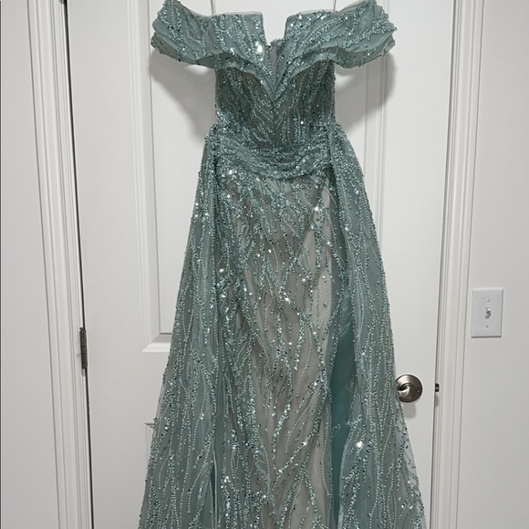 Beautiful Wedding guest dress! Only worn once! In great condition! $650 OBO - Picture 4 of 8